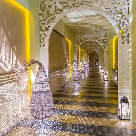 Апартамент Royal Beach Barcelo *